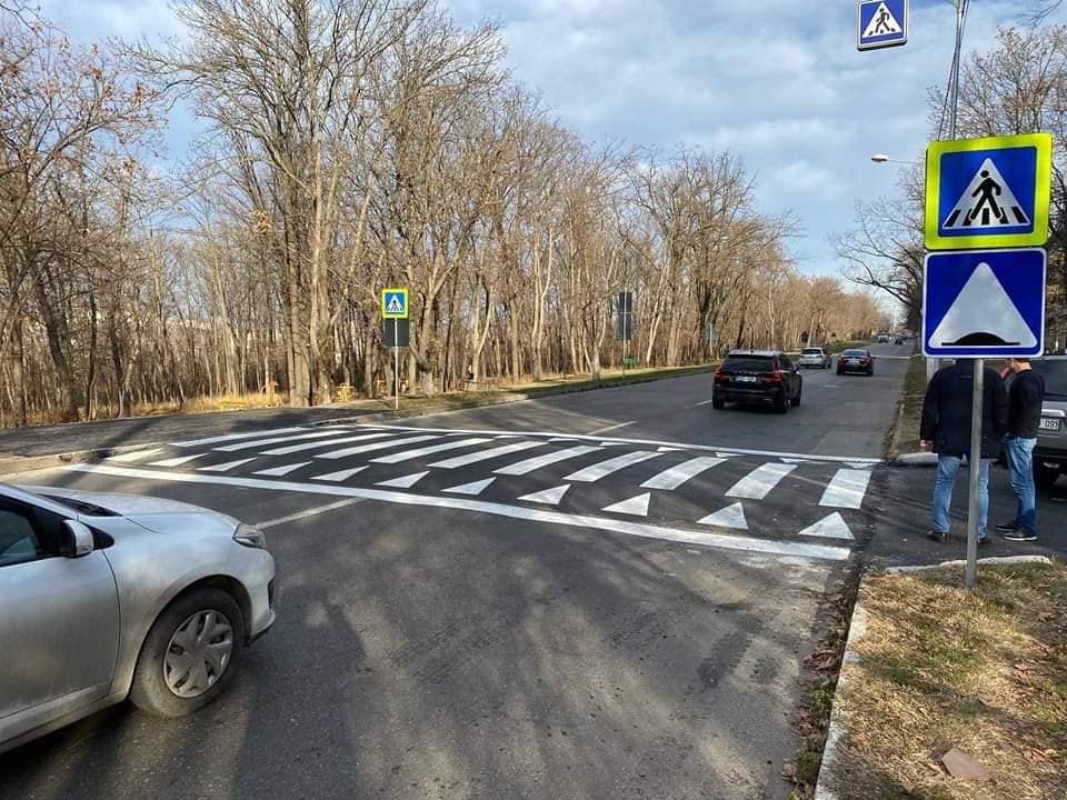 На нескольких улицах столицы обустроят приподнятые пешеходные переходы