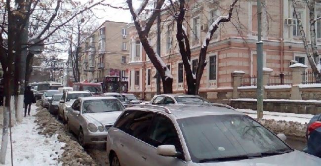 В центре Кишинева произошло ДТП с участием машины и троллейбуса