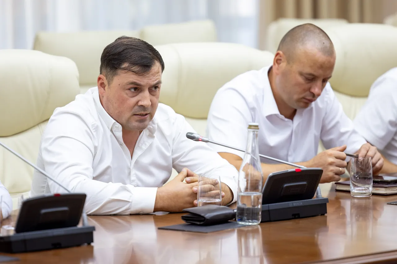 Fermierii sunt dezamăgiți de întâlnirea cu Recean și Bolea