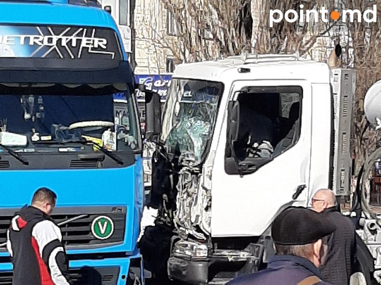 Из-за ДТП на злополучном перекрестке на Буюканах образовалась пробка