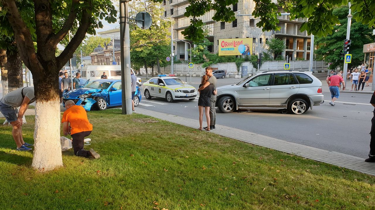 В центре столицы произошла авария с участием BMW