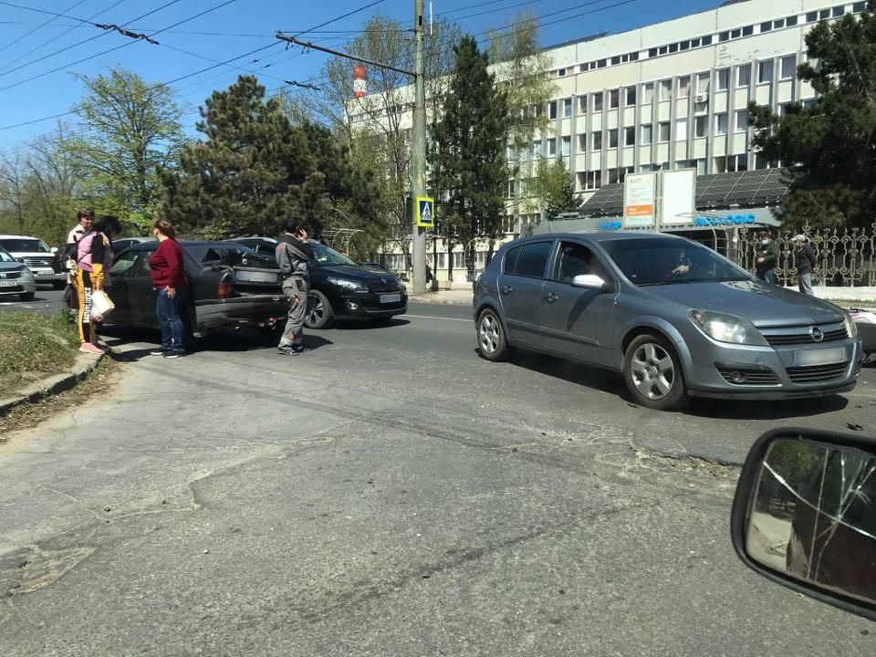 ДТП в столице: столкнулись автомобиль и мотоцикл