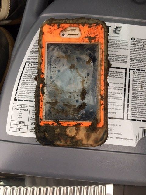 Пролежавший более года на дне озера iPhone 4 заработал
