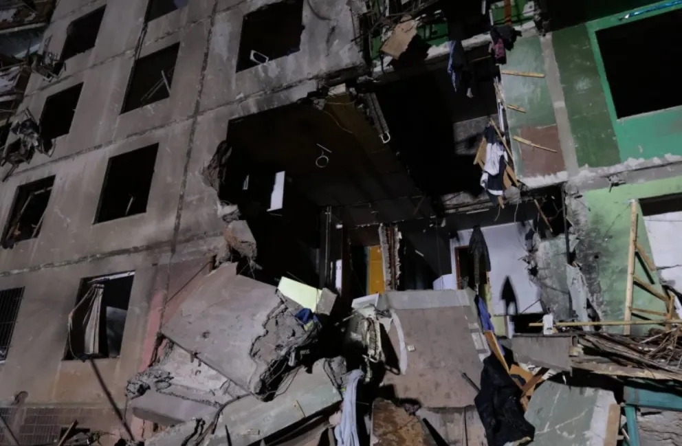 O bombă rusească a lovit un bloc de locuințe la Harkov