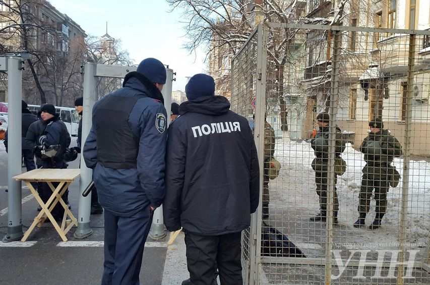 В Киеве перекрыли центр, работают взрывотехники