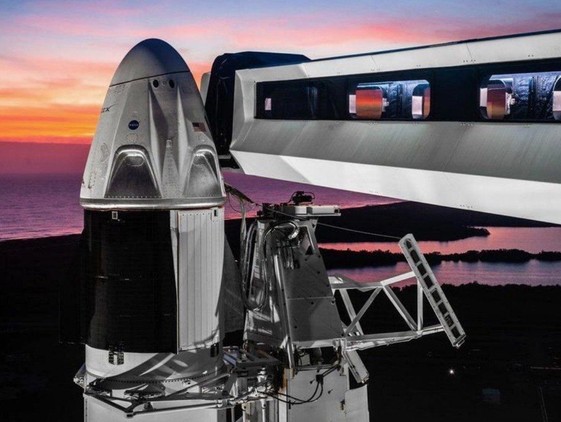 SpaceX испытала пассажирский космический корабль Crew Dragon