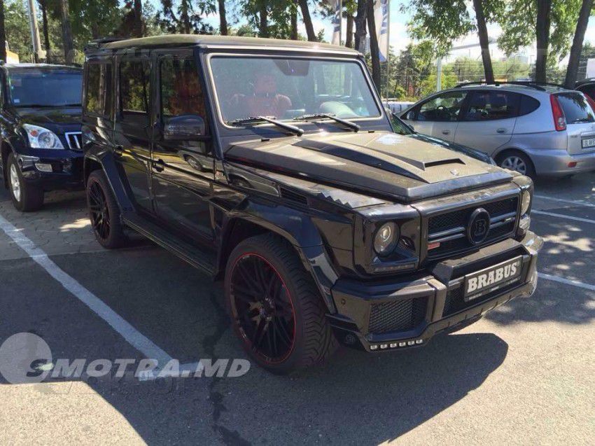 На парковке НАЦ стоит автомобиль стоимостью 500 тысяч евро