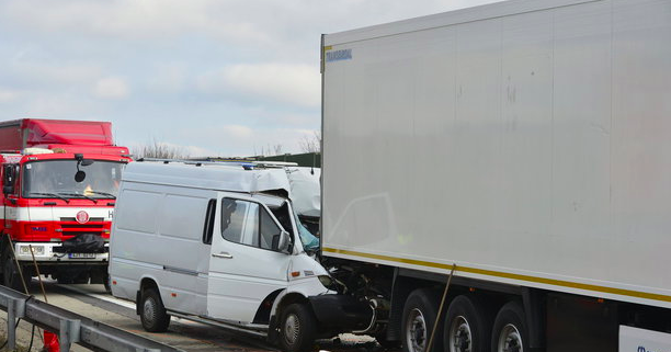 Un microbuz din RM, implicat într-un grav accident în Cehia; La faţa locului au intervenit trei elicoptere