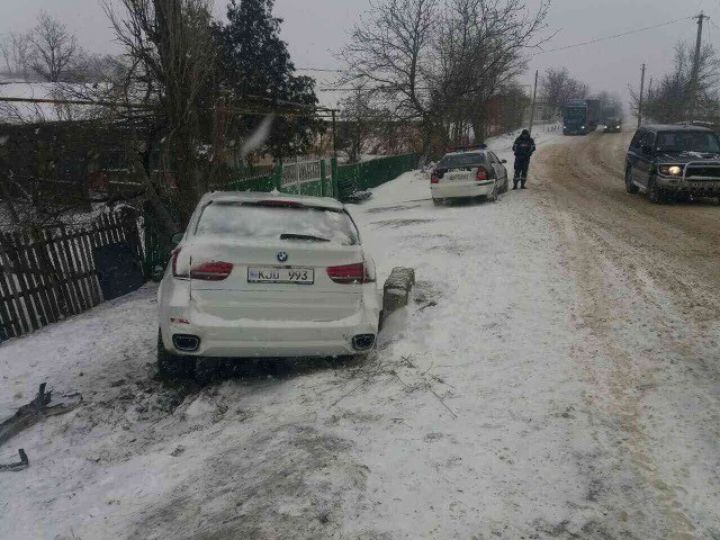 Trei BMW X5 accidentate într-o zi