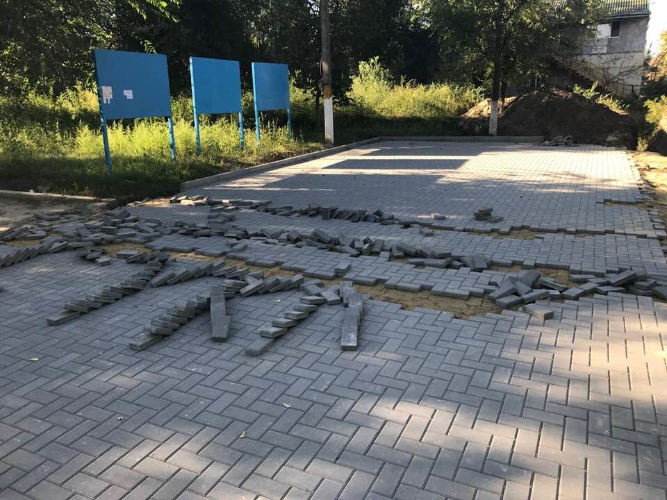 Хулиганы разобрали уложенную брусчатку в чадыр-лунгском парке
