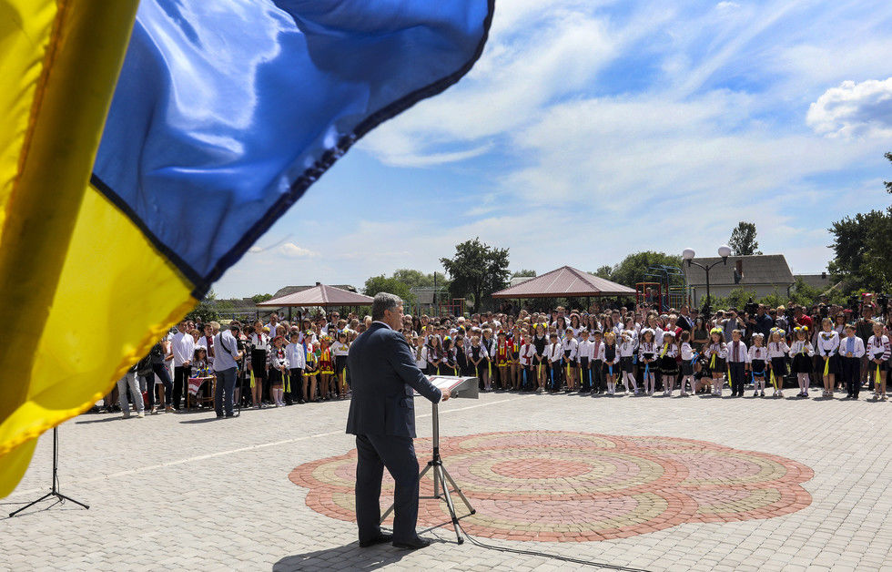 На Украине школьникам стало плохо после речи Порошенко