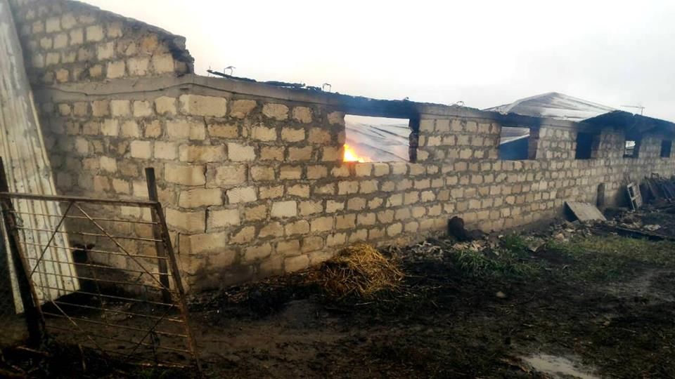 Incendiu la o fermă din Rezina: Pompierii au intervenit cu două autospeciale