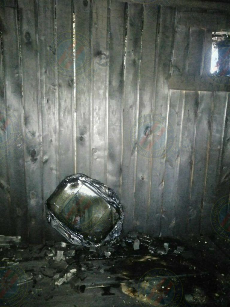 В Первомайске пожарные потушили загоревшуюся баню в частном домовладении