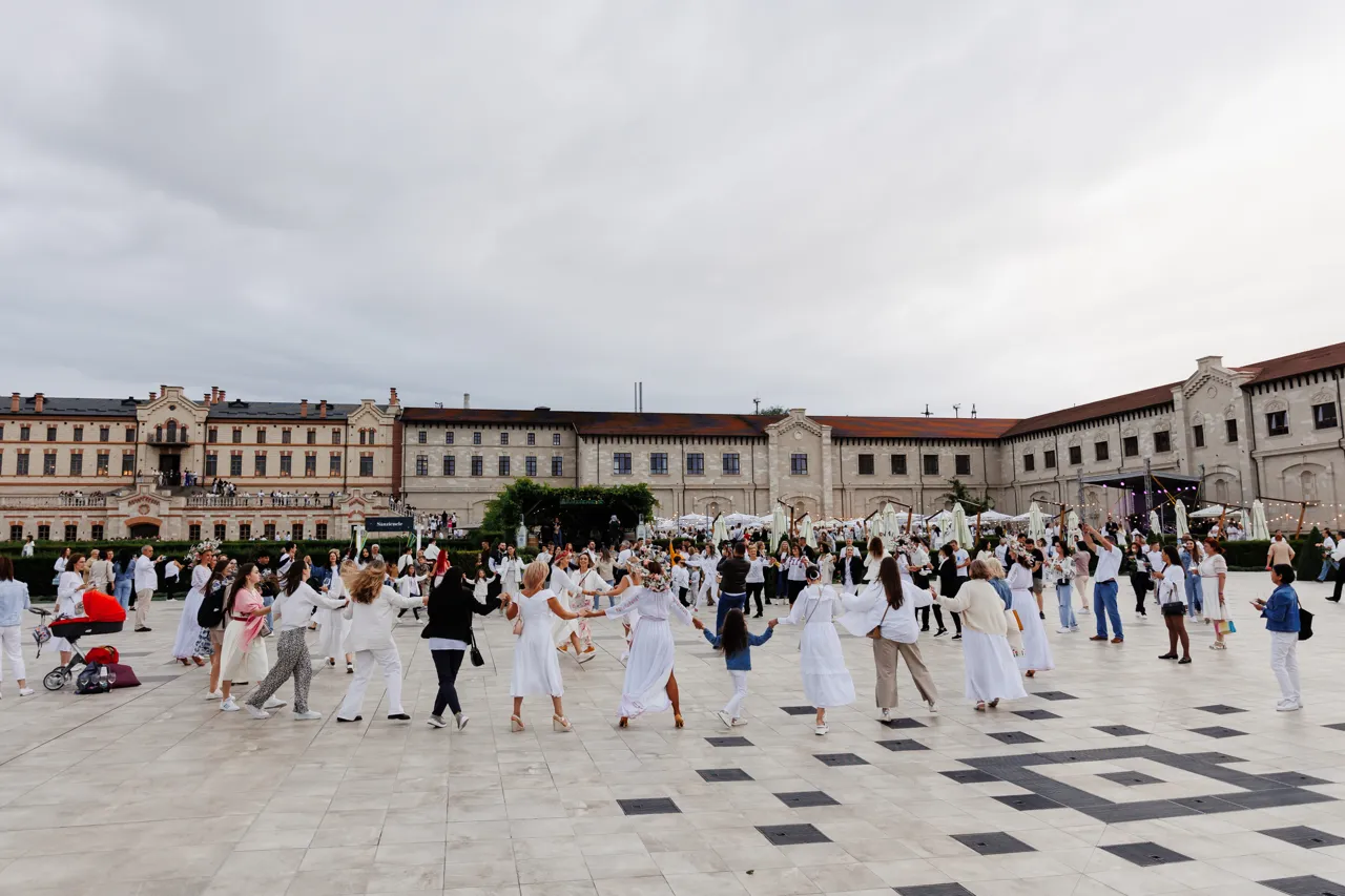 Cucoanele Fiesta в Castel Mimi