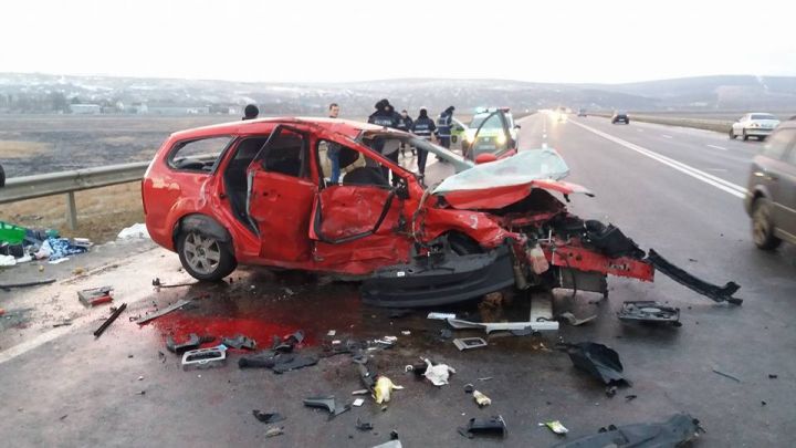 Un tată şi un fiu au decedat în urma unui accident teribil de lîngă Orhei