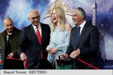 Nicole Kidman a inaugurat sezonul Sărbătorilor de Crăciun la centrul comercial parizian Printemps
