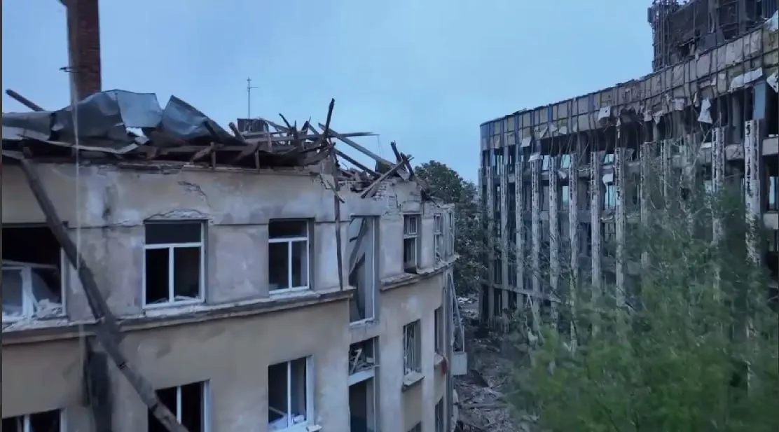 Во Львове обломки ракеты попали в жилой дом
