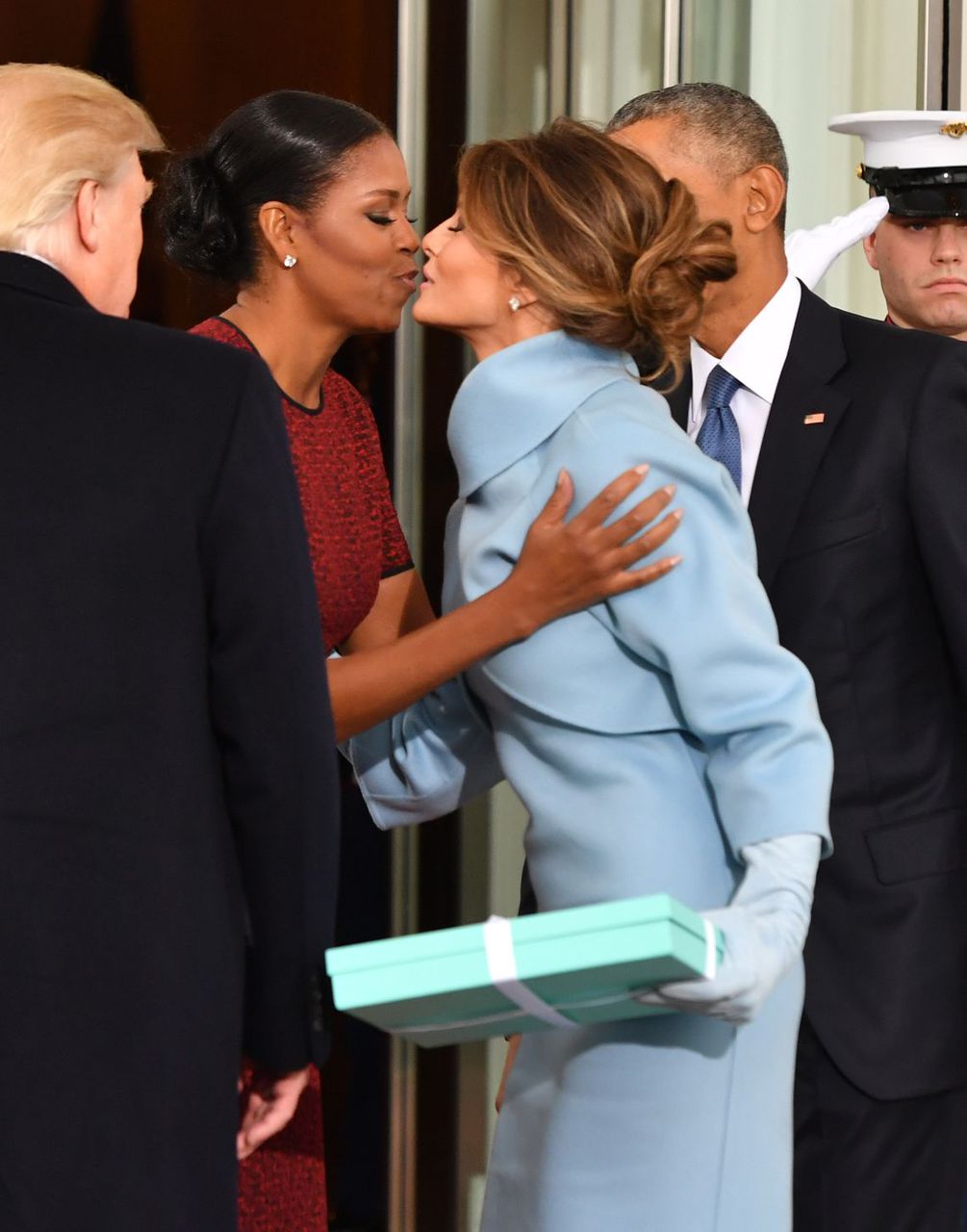 Ce cadou i-a oferit Melania Trump lui Michelle Obama de ziua investirii