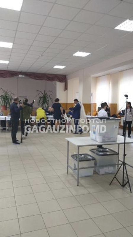 В Комрате молодожены пришли голосовать в день свадьбы