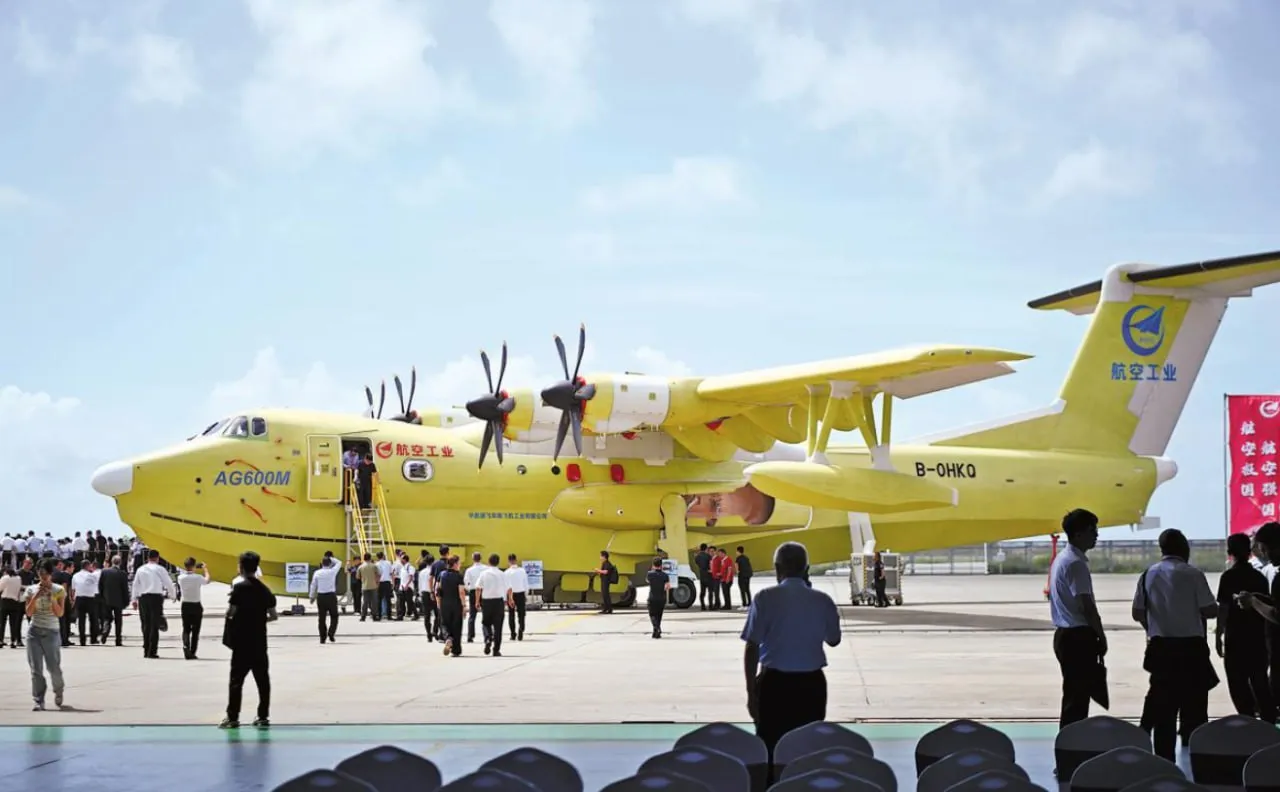 Разработанный КНР самолет-амфибия AG600 поступил в серийное производство