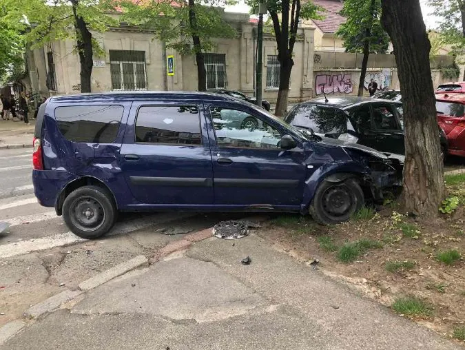 В Кишиневе произошло ДТП с участием четырех автомобилей: два человека пострадали
