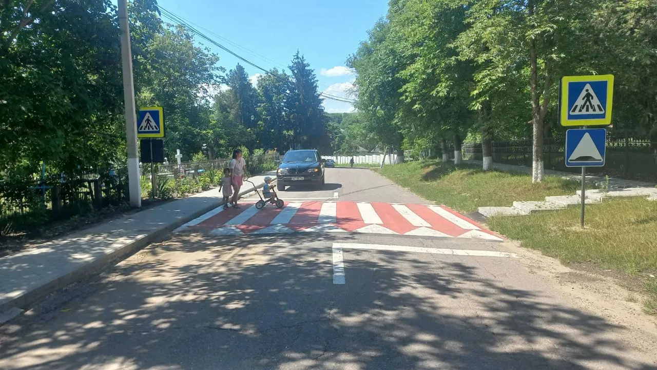 На дорогах Молдовы установлено более сотни наземных пешеходных переходов