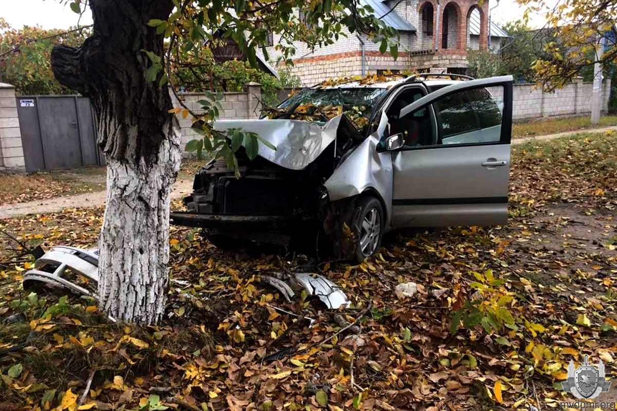 ДТП в Слободзее: водитель потерял сознание и врезался в дерево