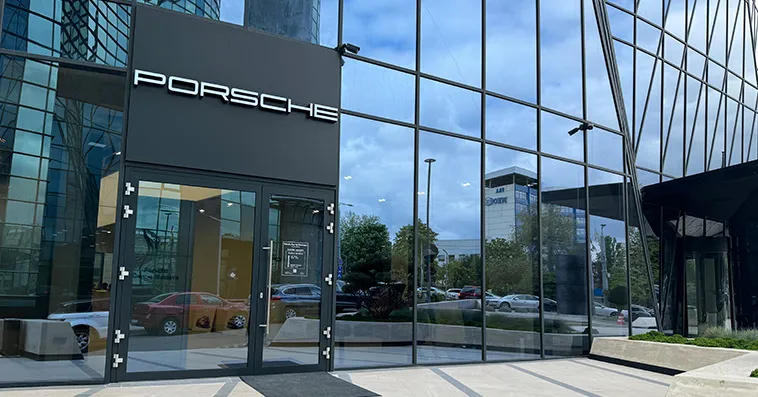 Porsche: Последние дни выставки в Pop-Up Showroom