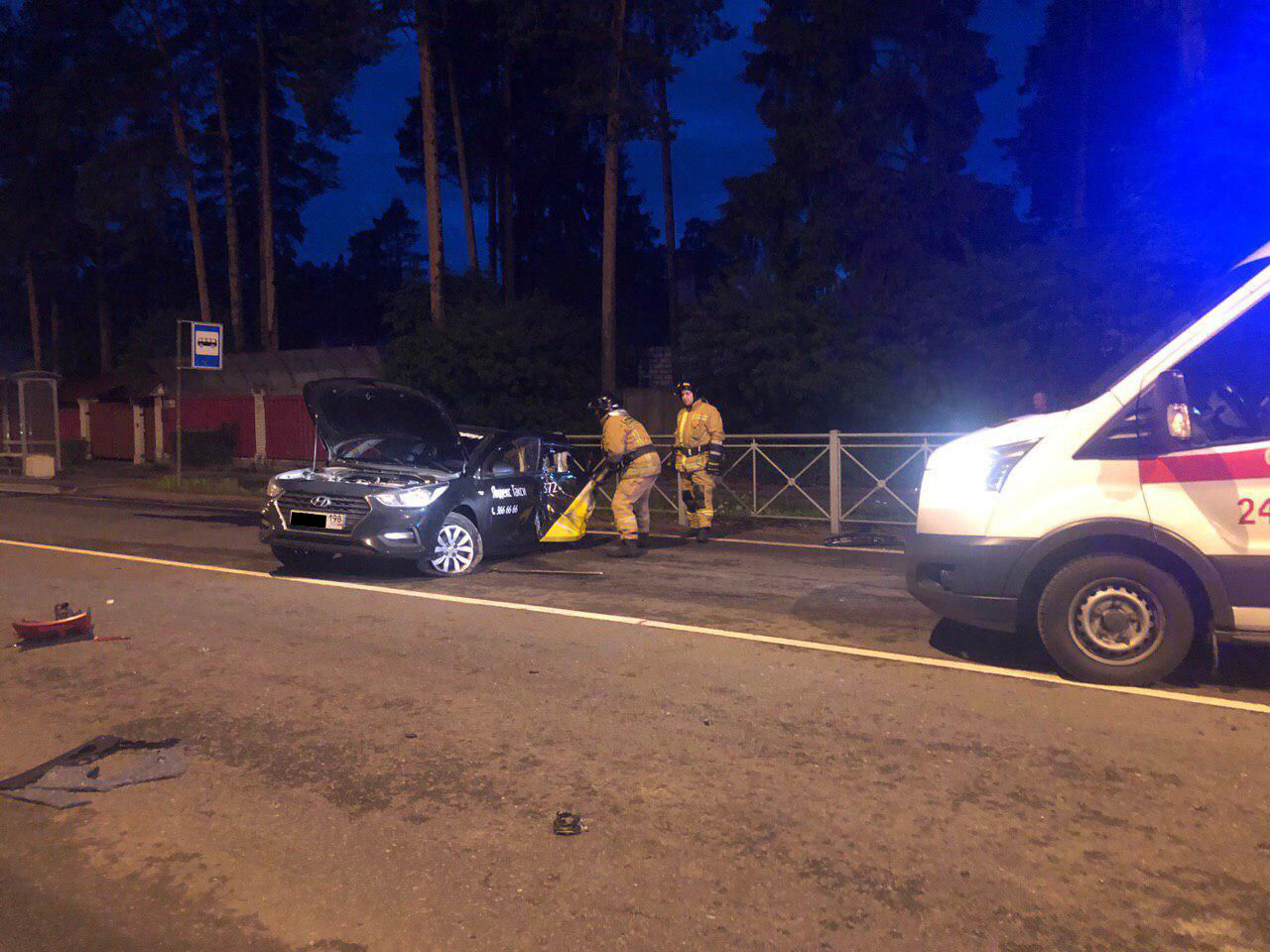 Легковушка протаранила такси под Петербургом, гражданин Молдовы погиб