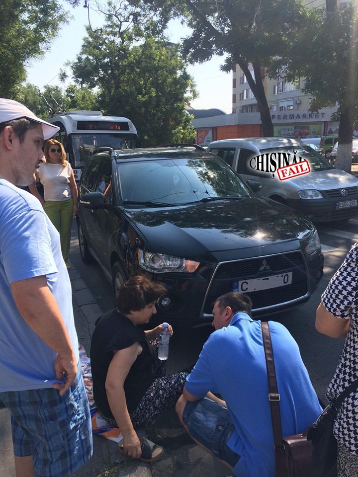 В столице на пешеходном переходе автомобиль сбил женщину