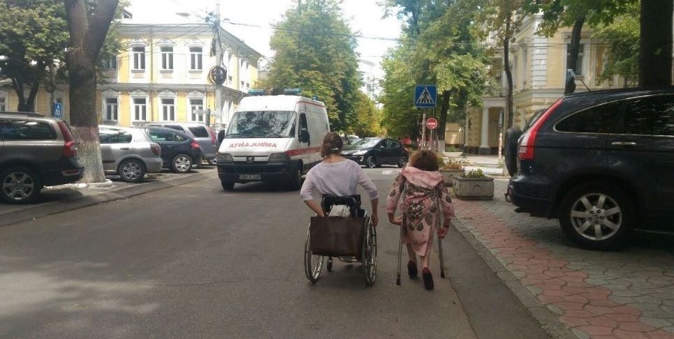 Мунсоветники на час пересели в инвалидные коляски