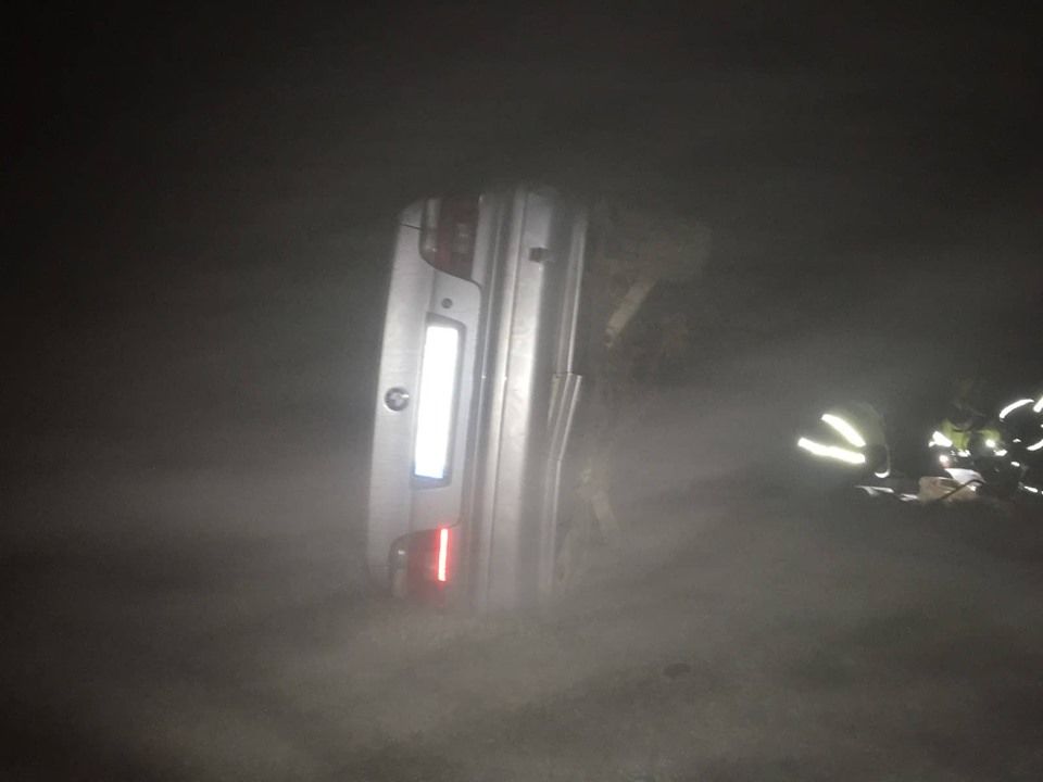 В Чадыр-Лунге пассажиров перевернувшегося BMW разблокировали спасатели