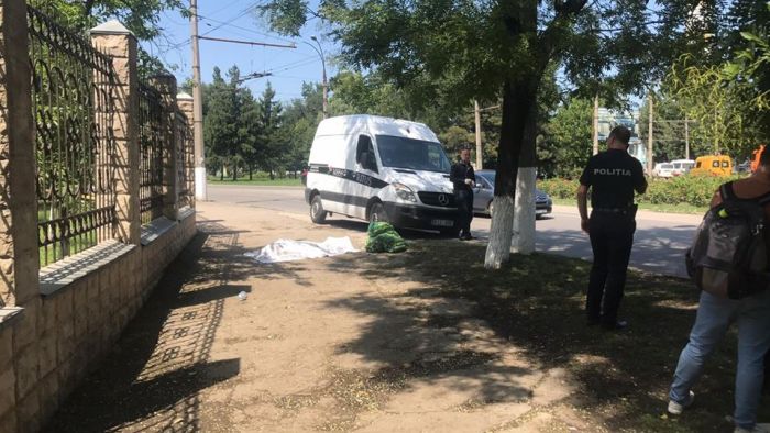 У Северного автовокзала Кишинева обнаружили труп мужчины
