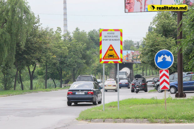 Дорожные знаки риска затопления установлены уже на двух улицах
