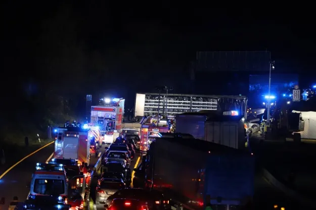 Un camion a provocat mai multe accidente în Germania: 26 de răniți și 50 de mașini avariate