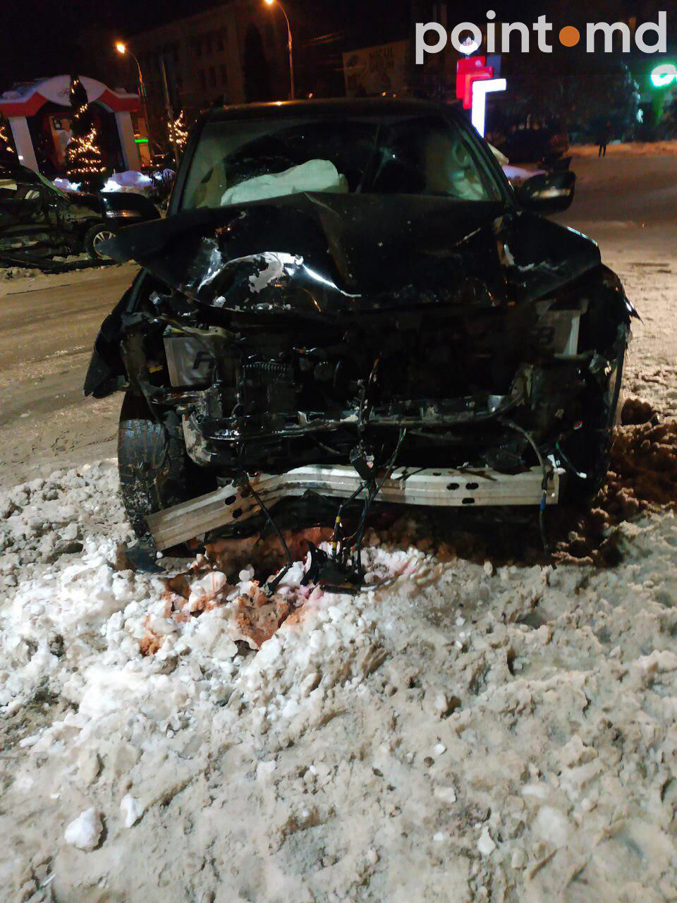 В центре столицы столкнулись "Renault" и "Toyota", есть пострадавшие