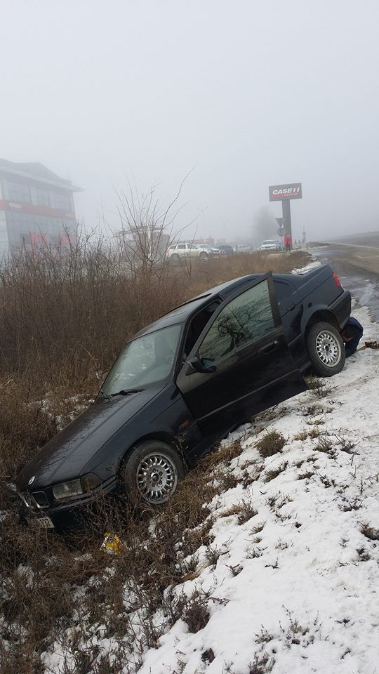 В Молдове из-за гололеда автомобили вылетают с трассы