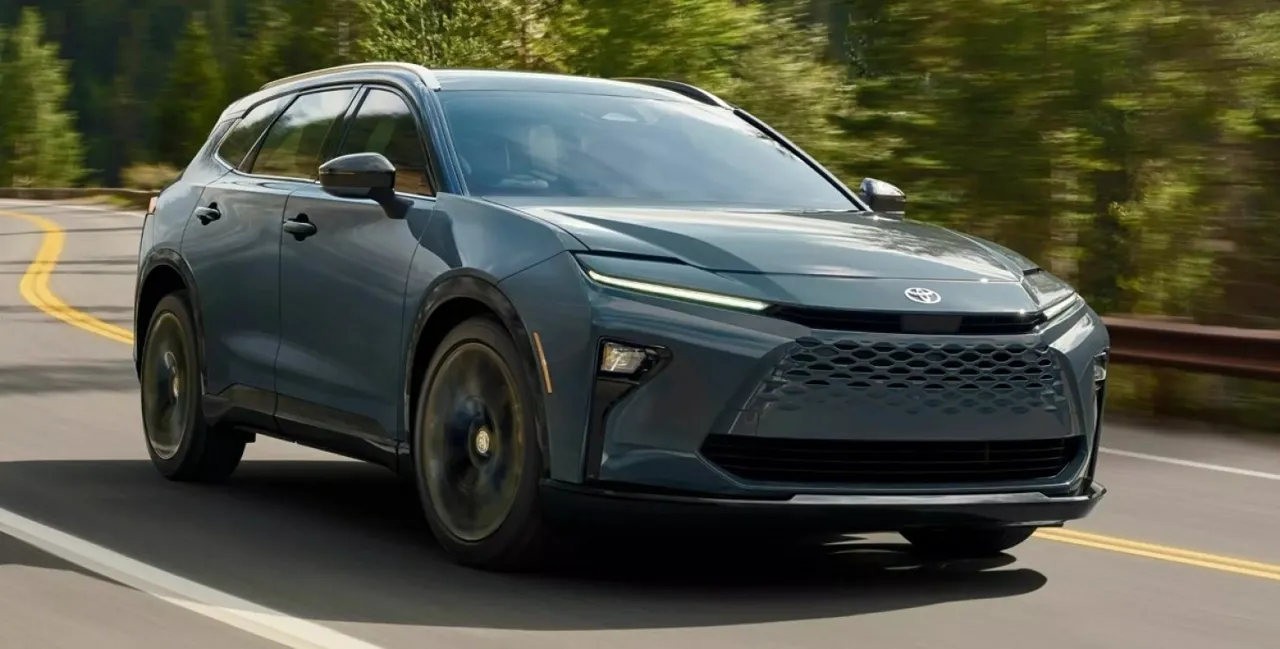 Toyota показала премиальный семейный кроссовер с расходом 6,5 л на 100 км