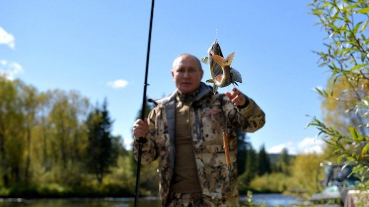 Появились фотографии с отдыха Путина в Сибири