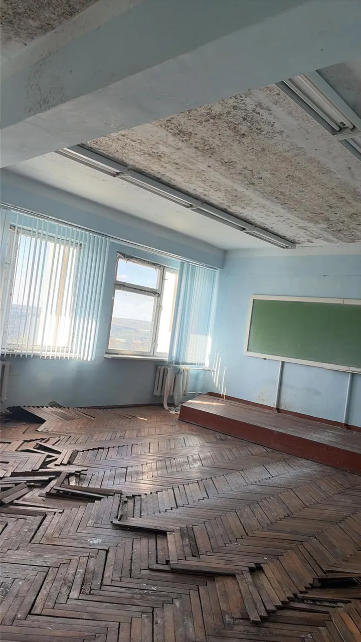 Плесень и разрушенный паркет: бывший Аграрный университет приходит в упадок