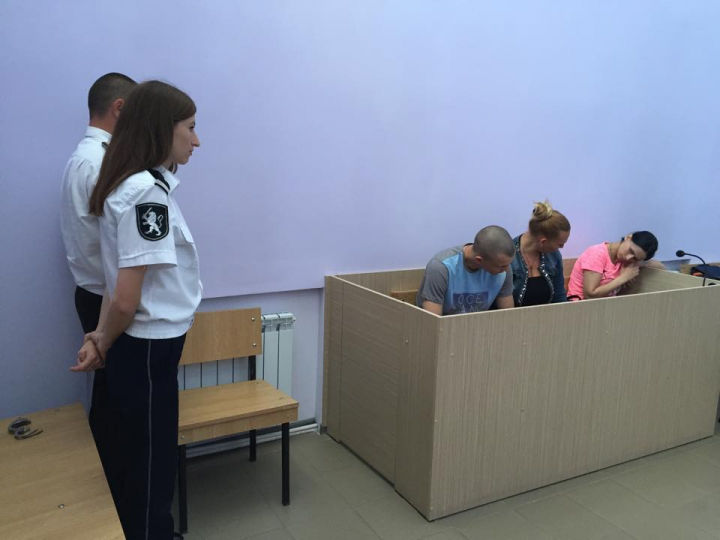 Cazul bebeluşului din Bălţi, vândut de părinţi. Imagini de la prima şedinţă de judecată