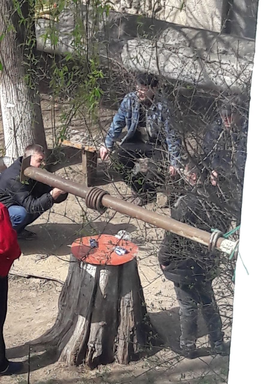 Жителей столицы не пугают даже штрафы, они продолжают собираться во дворах