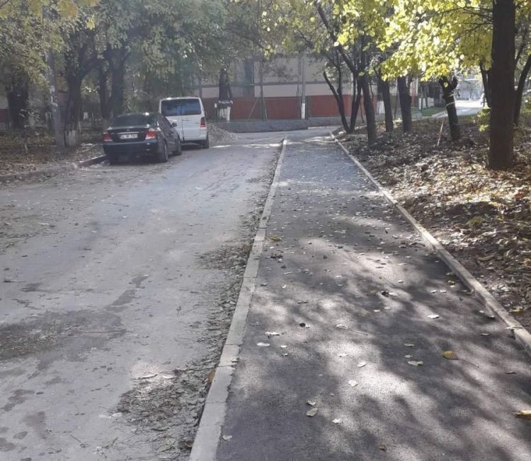 В столице ведется ремонт подъездных путей к учебным заведениям