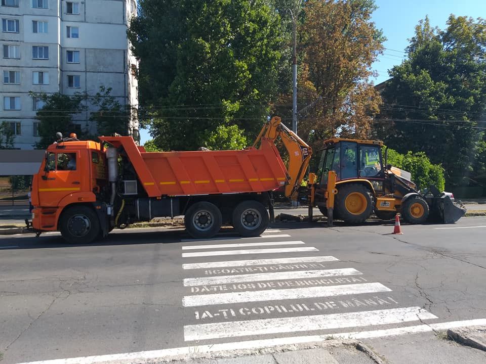 В столице начался ремонт еще одного пешеходного перехода