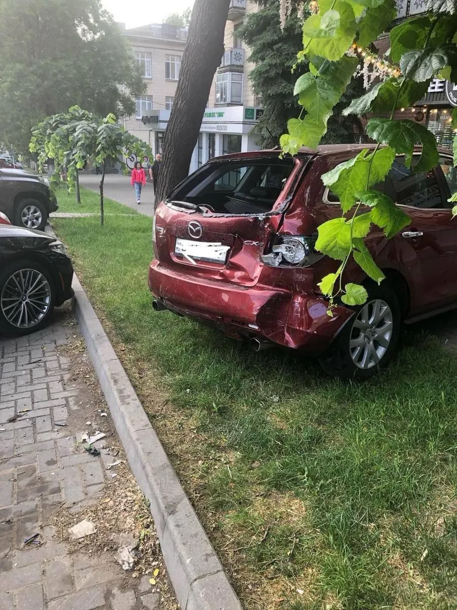 В Кишинёве на мокрой дороге занесло автомобиль