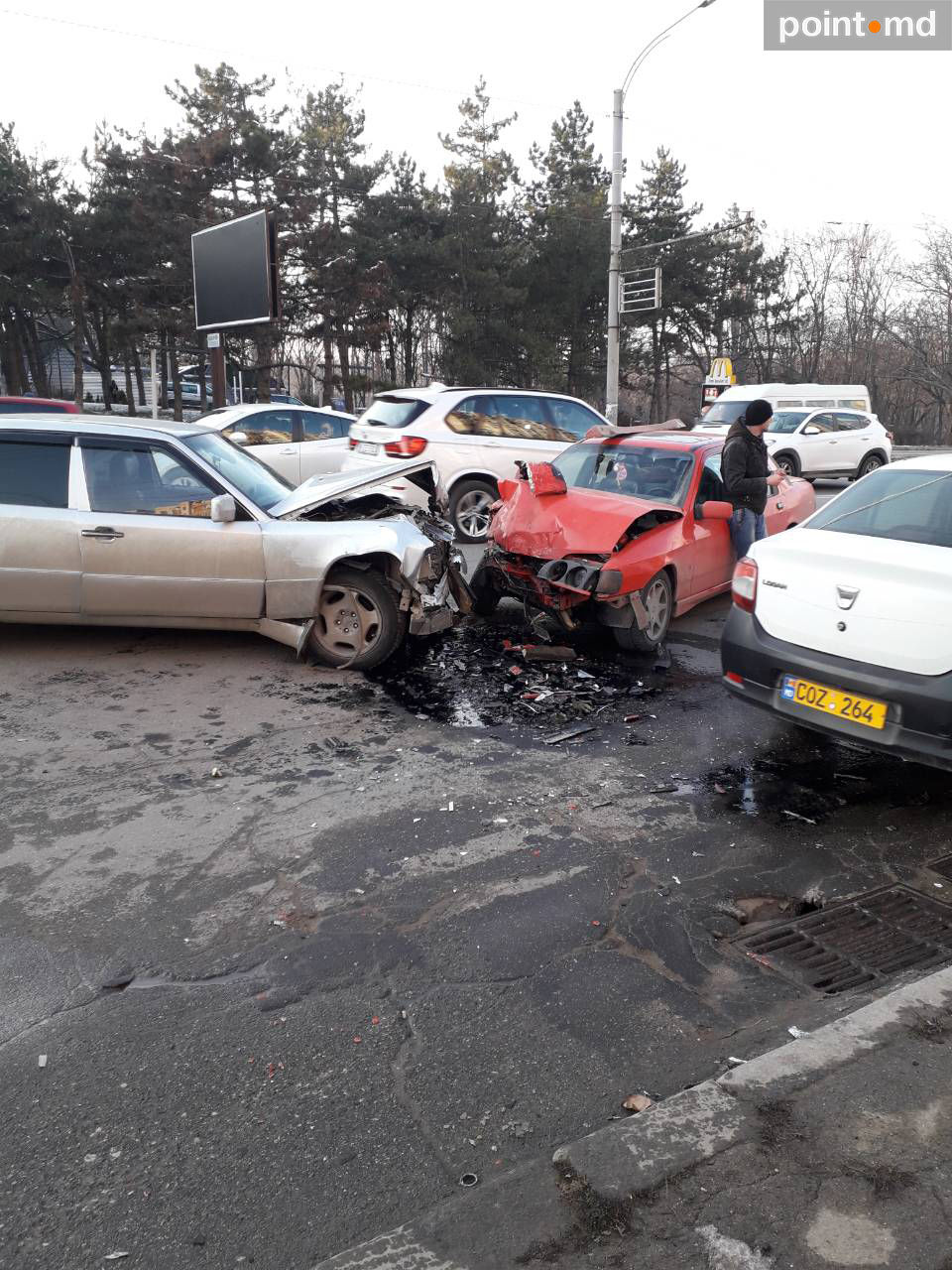 Accident groaznic în Capitală: Două mașini, făcute zob