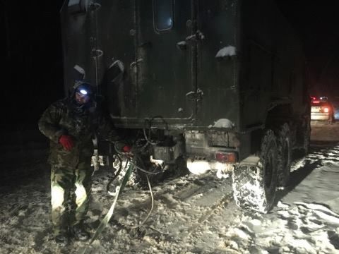 Филип призвал силовиков помогать водителям застрявшим в снегу