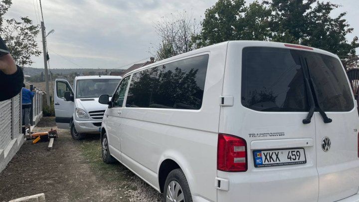 Опубликованы фото дома Попова, в котором проводятся обыски