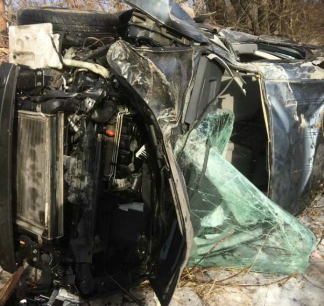 В Оргеевском районе машина снесла столб и забор, пострадала девушка
