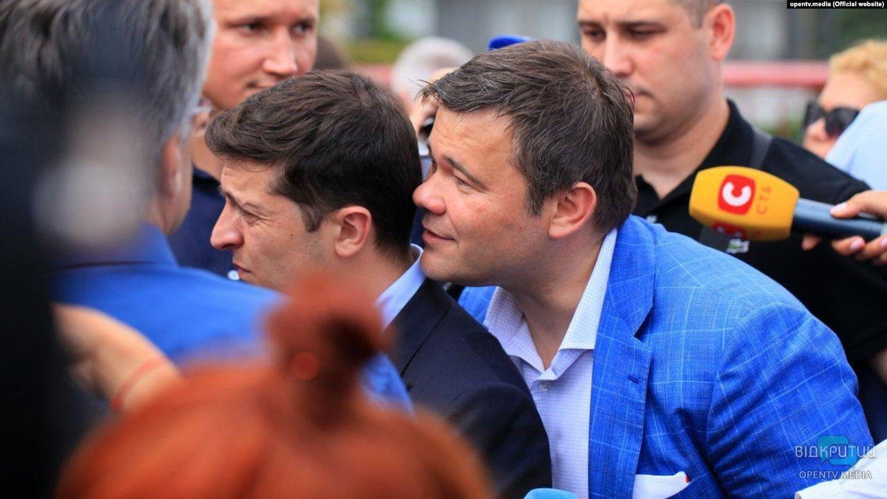 Андрей Богдан рассказал, о чем шепчет на ухо Владимиру Зеленскому